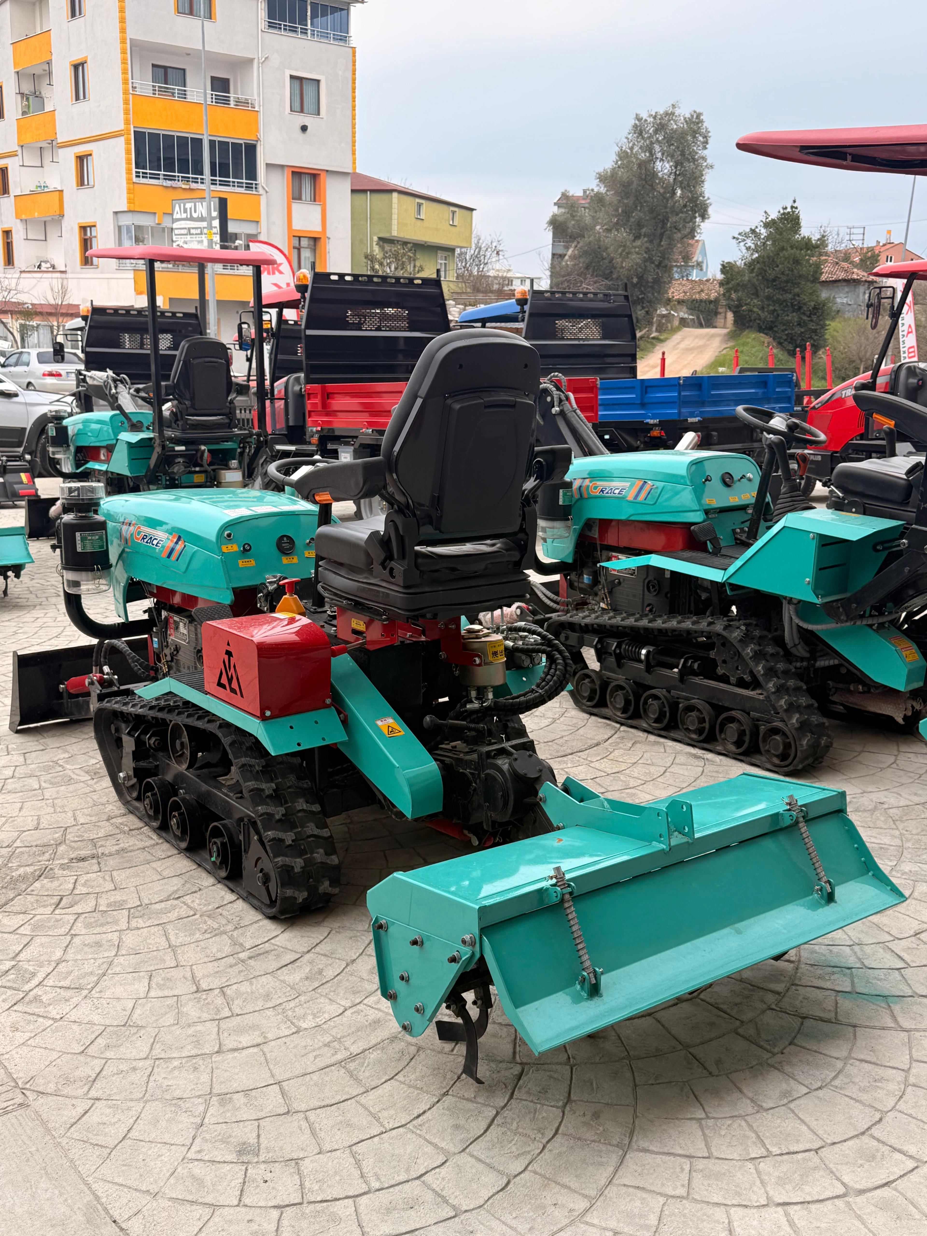 35HP DÜZ KÜREKLİ ÇAPA TRAKTÖR