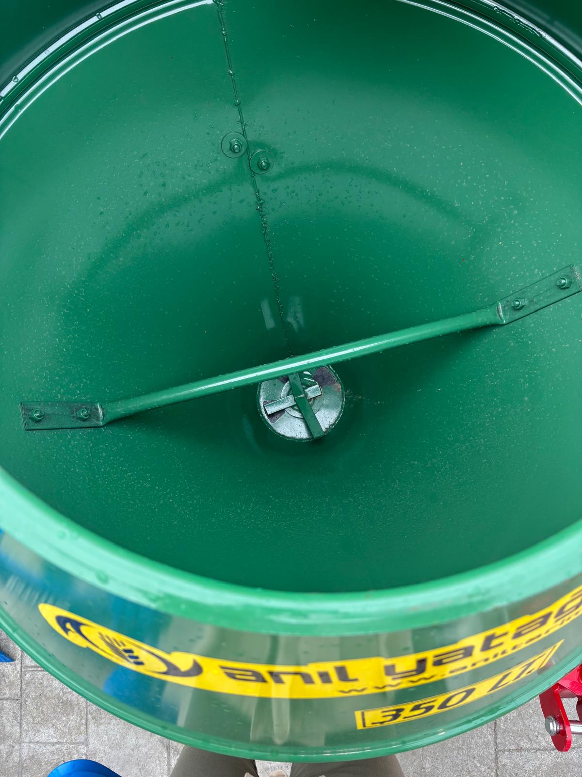 350LT KAPALI TİP GÜBRE SERPME MAKİNASI