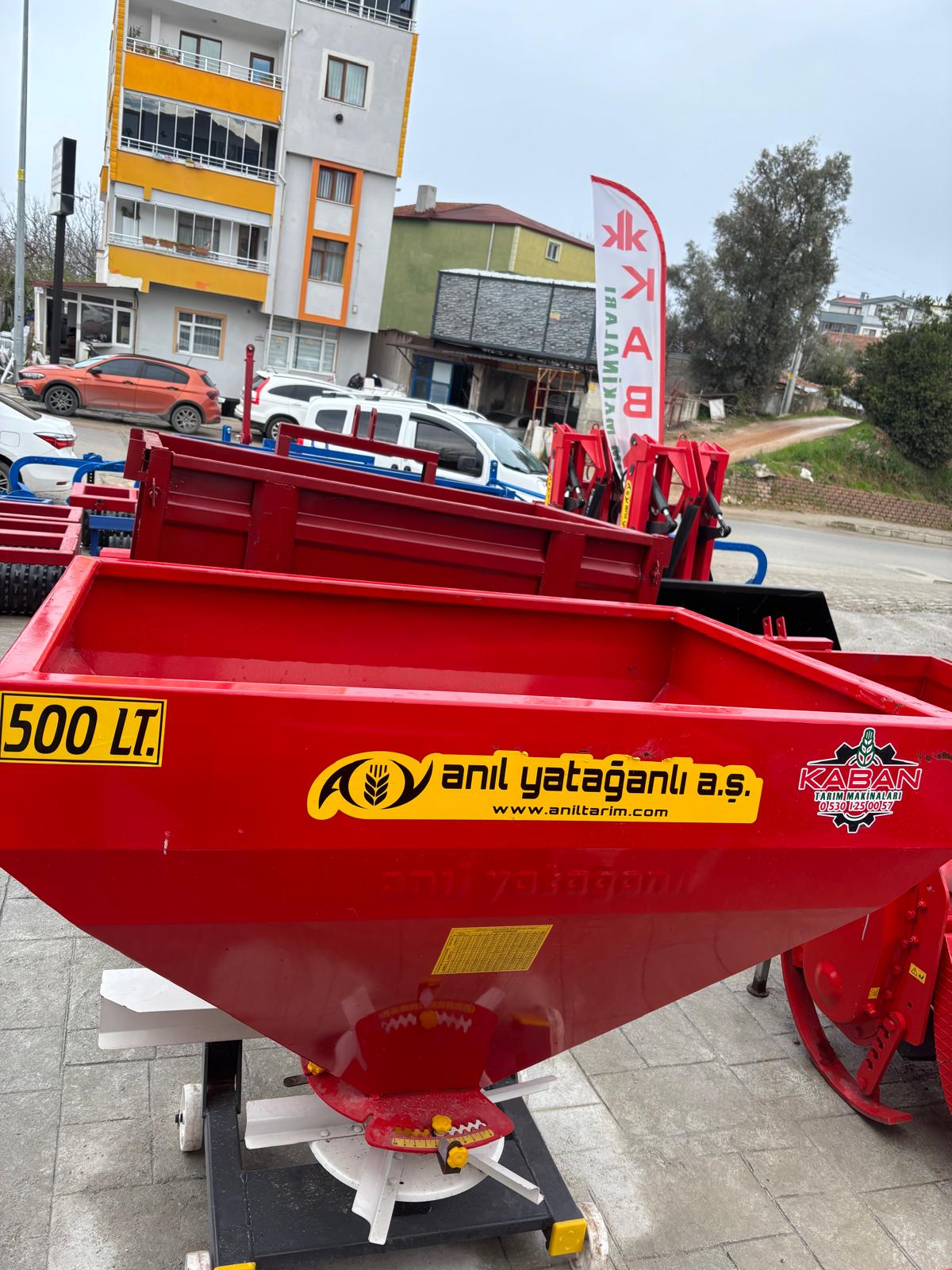 500LT HİDROLİKLİ GÜBRE SAÇMA MAKİNASI