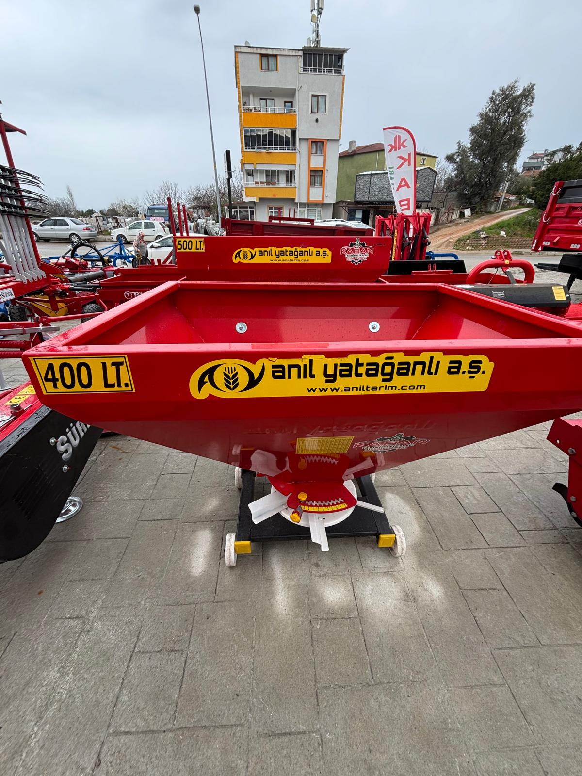 400LT HİDROLİKLİ GÜBRE SAÇMA MAKİNASI