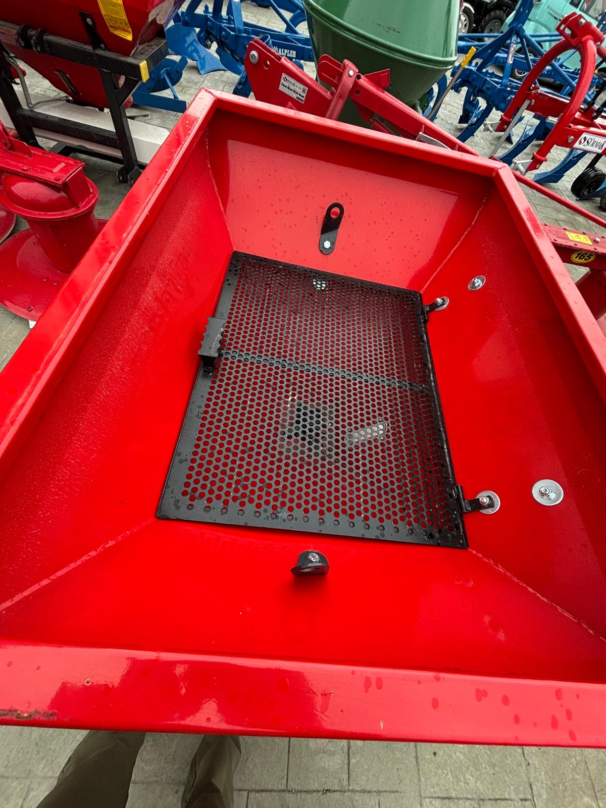 400LT HİDROLİKLİ GÜBRE SAÇMA MAKİNASI